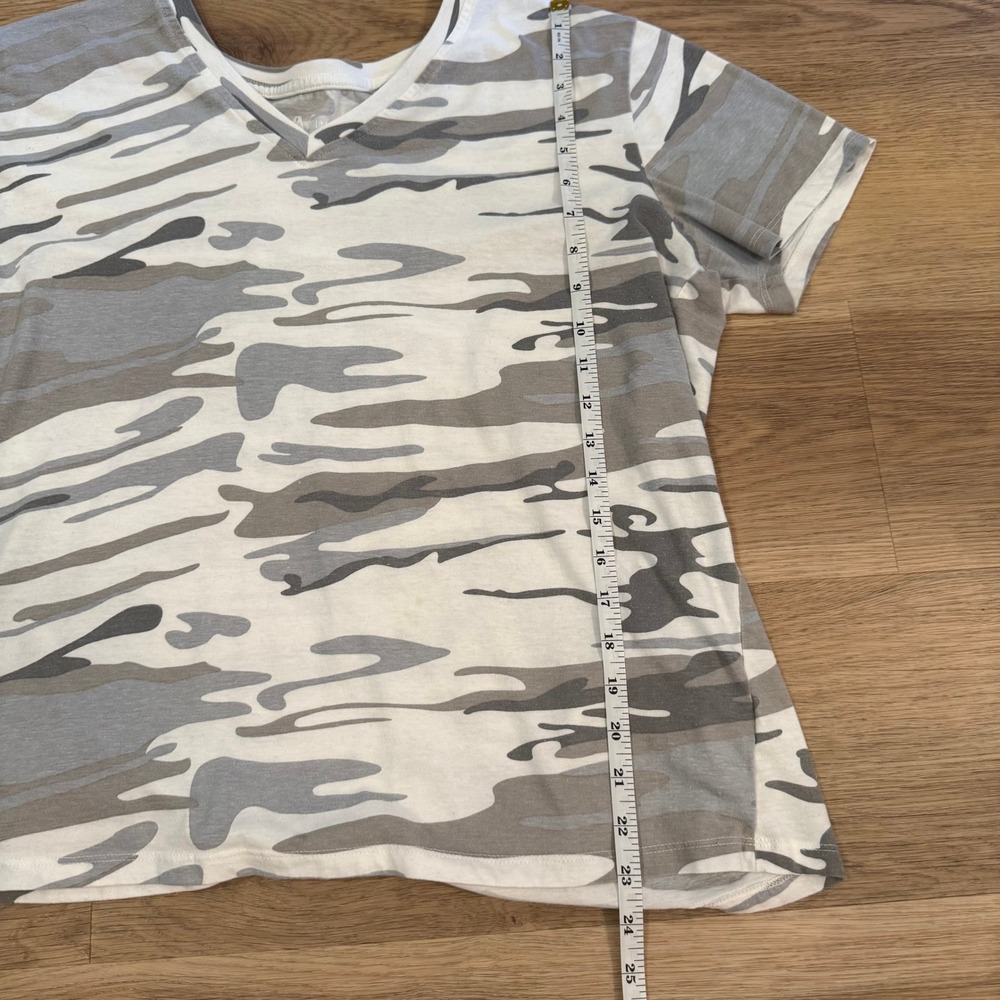 Natural Reflections Gray Camo V Neck Tee Women's XL Bass Pro Cabela's - Picture 6 of 6